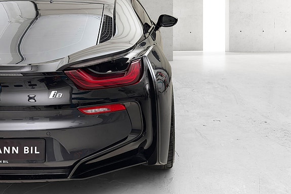BMW i8 10 of 30