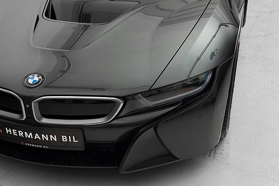 BMW i8 3 of 5
