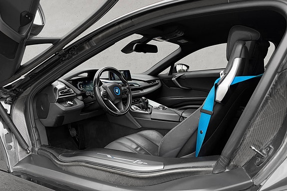 BMW i8 17 of 30