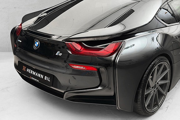 BMW i8 12 of 30