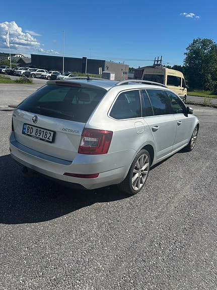 Skoda Octavia 3 of 5