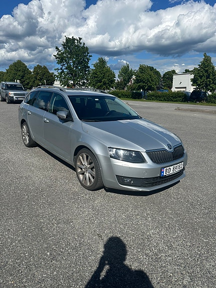 Skoda Octavia 2 of 5