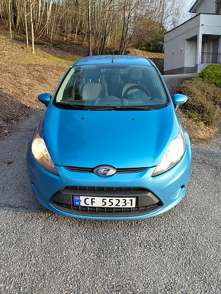 Ford Fiesta 2 of 5