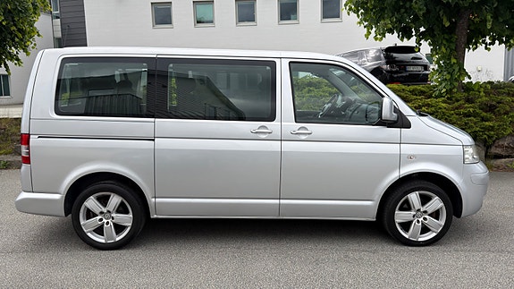Volkswagen Caravelle 4 of 5