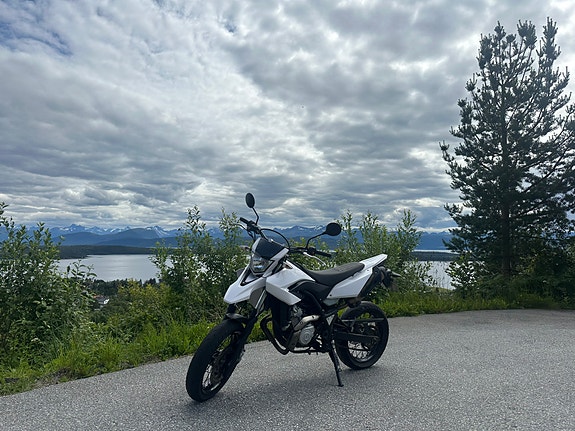 Yamaha WR 125 X 2 of 13