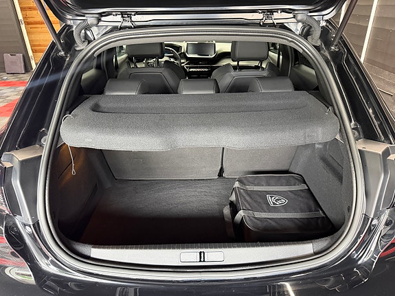 Peugeot e-208 13 of 26