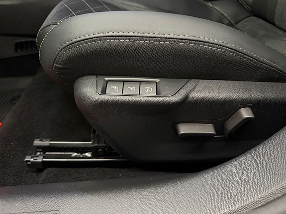 Peugeot e-208 15 of 26