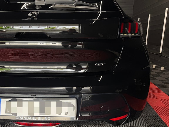 Peugeot e-208 9 of 26