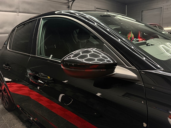 Peugeot e-208 4 of 26