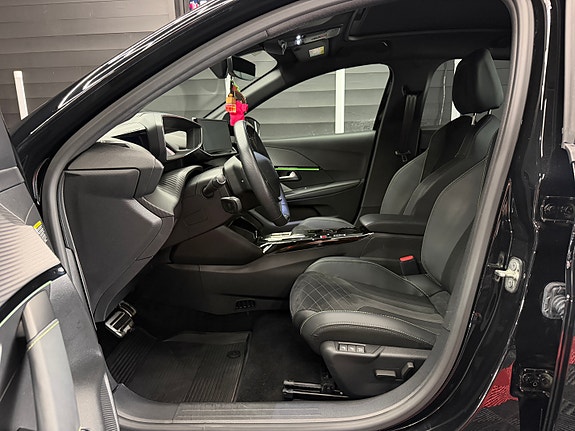 Peugeot e-208 25 of 26