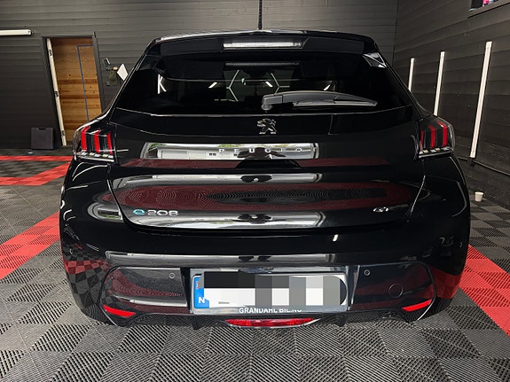 Peugeot e-208 7 of 26