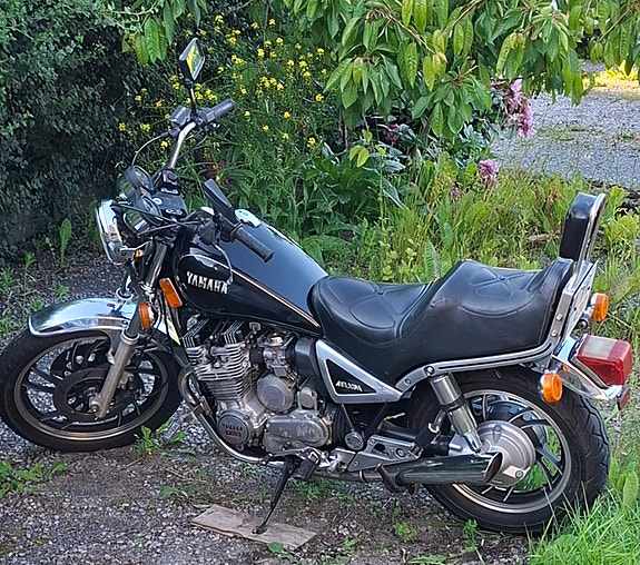 Yamaha XJ 750 3 of 7