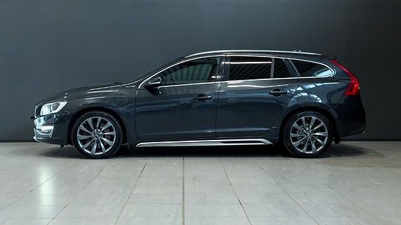 Volvo V60 2 of 5