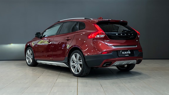 Volvo V40 Cross Country 3 of 5