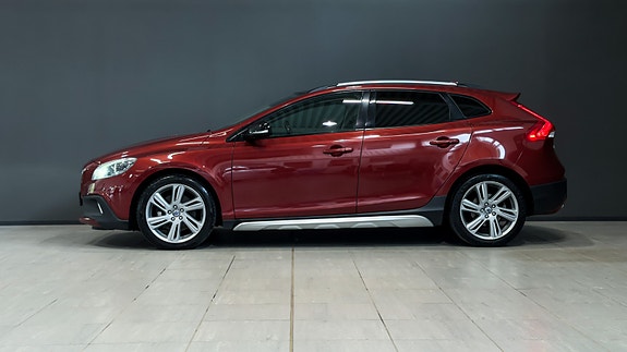 Volvo V40 Cross Country 2 of 5