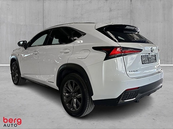 Lexus NX300h 5 of 5