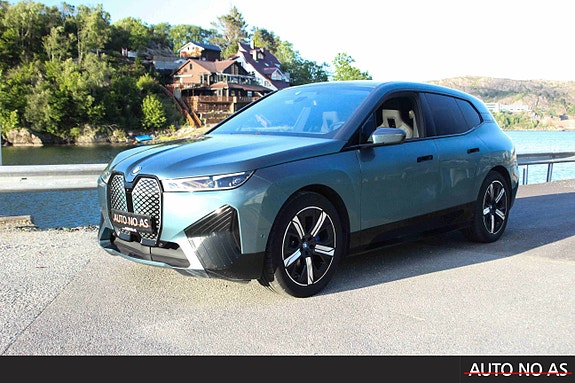 BMW iX 2 of 5