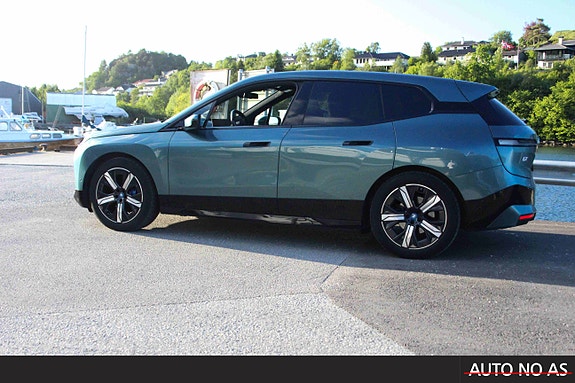 BMW iX 4 of 5
