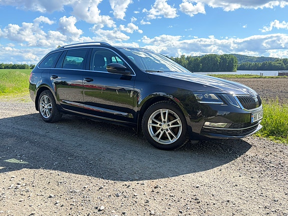 Skoda Octavia 2 of 5