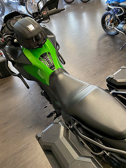 Kawasaki X-300 VERSUS A2 4 of 4