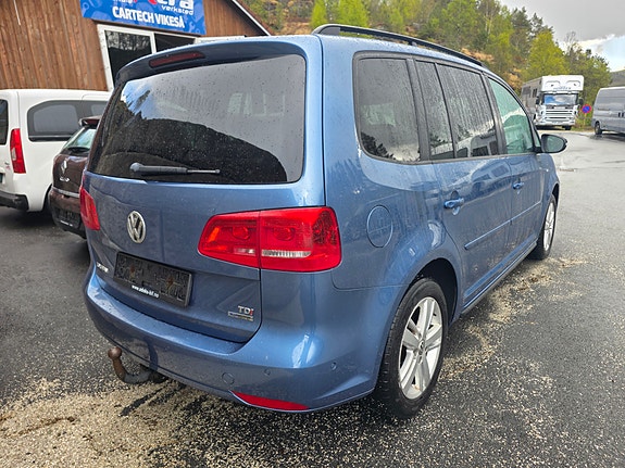 Volkswagen Touran 3 of 5