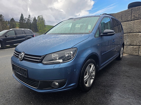 Volkswagen Touran 2 of 5