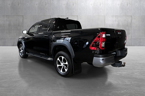 Toyota HiLux 3 of 27