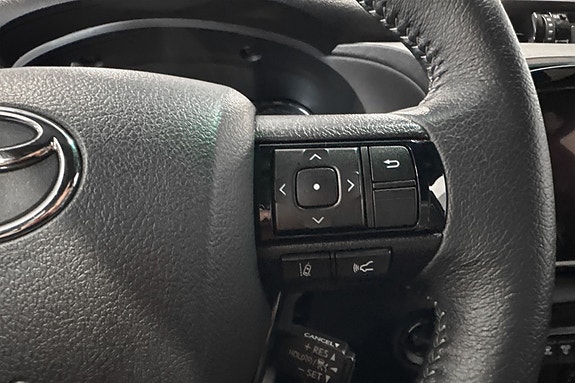 Toyota HiLux 25 of 27