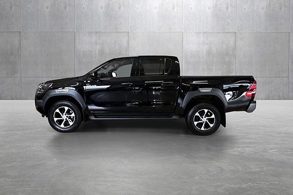 Toyota HiLux 2 of 27