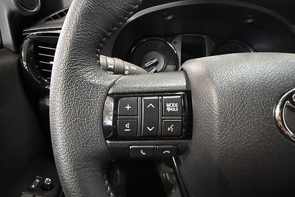 Toyota HiLux 24 of 27