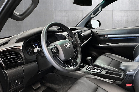 Toyota HiLux 10 of 27