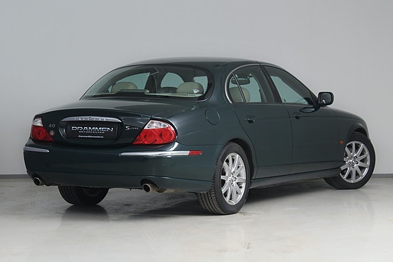 Jaguar S-TYPE 2 of 5