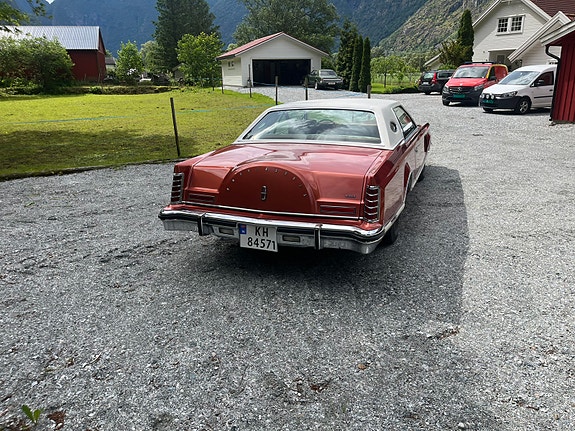 Lincoln Continental 4 of 5