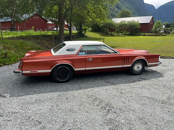 Lincoln Continental 5 of 5