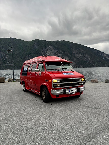 Chevrolet G30 2 of 5