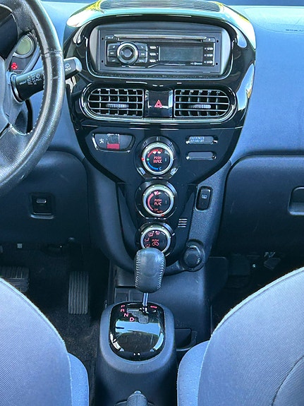 Peugeot iOn 5 of 5