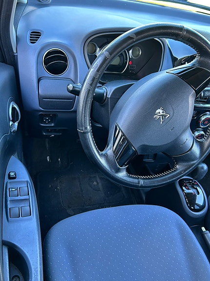 Peugeot iOn 7 of 19
