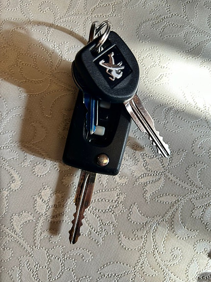 Peugeot iOn 9 of 19