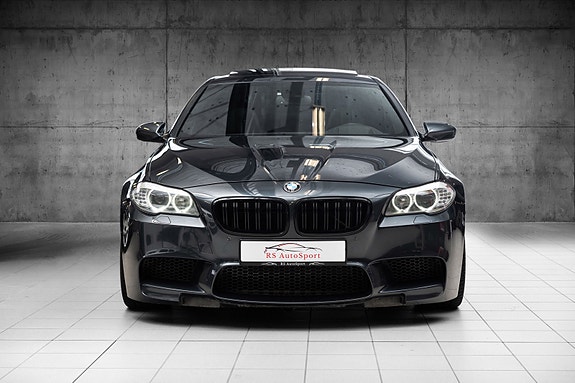 BMW M5 3 of 5