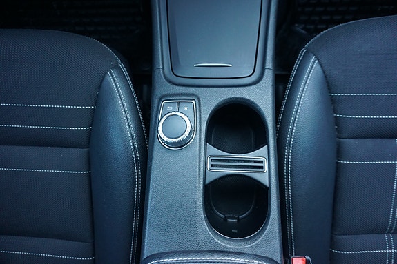 Mercedes-Benz CLA180 27 of 30