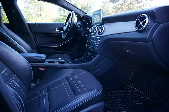 Mercedes-Benz CLA180 17 of 30