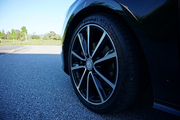 Mercedes-Benz CLA180 4 of 30