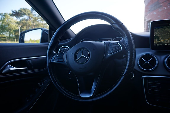 Mercedes-Benz CLA180 14 of 30