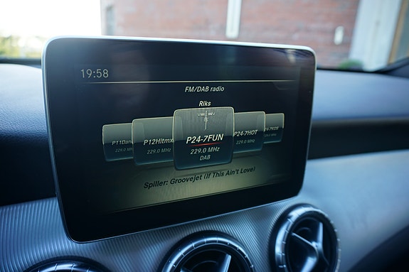 Mercedes-Benz CLA180 22 of 30