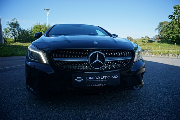 Mercedes-Benz CLA180 2 of 30