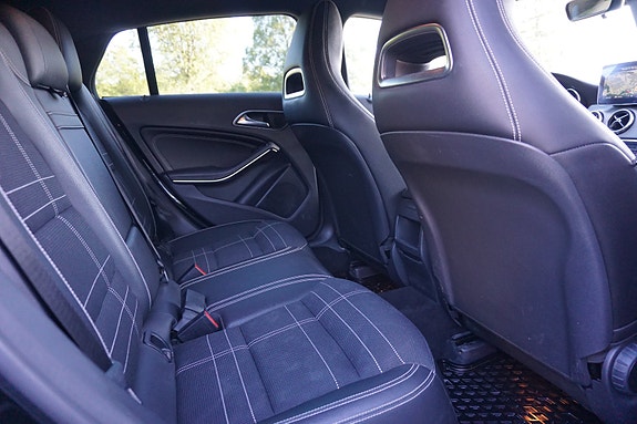 Mercedes-Benz CLA180 18 of 30