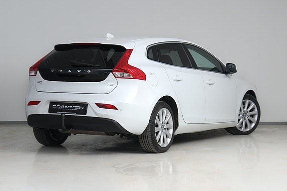 Volvo V40 2 of 5