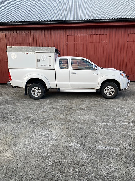 Toyota HiLux 2 of 5