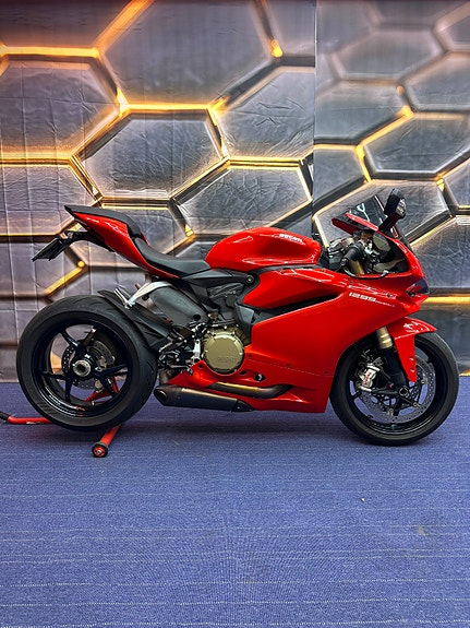 Ducati 1299 Panigale 2 of 5