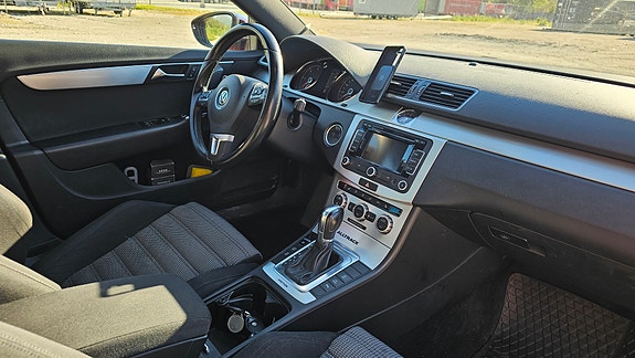 Volkswagen Passat Alltrack 24 of 30